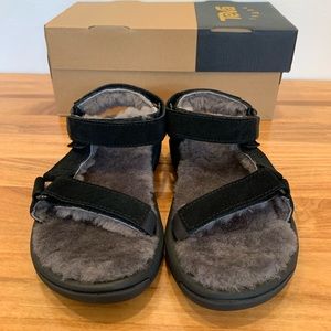 🚫Sold🚫NIB Women’s Teva Hurricane Sandals Sz 5